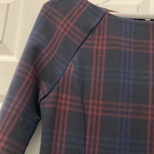 Philosophy 👗to the knee plaid work dress. 3/4 sleeves.